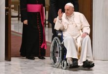 Photo of Dolor de rodilla del papa Francisco lo obliga a cancelar misa del Corpus Christi