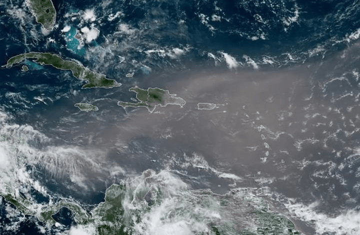 Photo of Polvo del Sahara se esparce en el país; mientras vaguada y onda tropical provocan lluvias