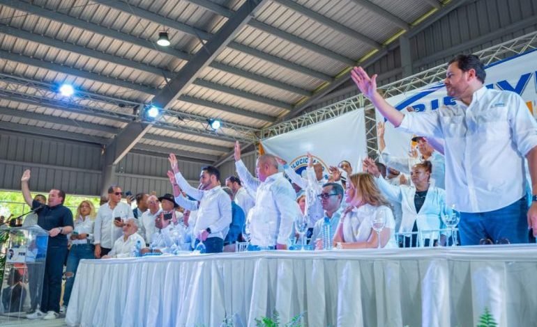 Photo of PRM juramenta al alcalde de Ocoa Aneudy Ortiz y otros dirigentes