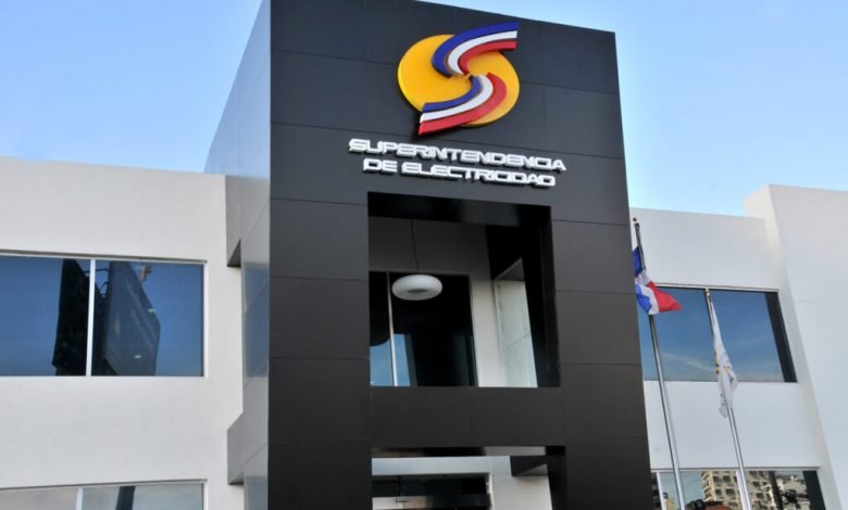 Photo of La Superintendencia de Electricidad han realizado dos aumentos de sueldos de casi un 30%