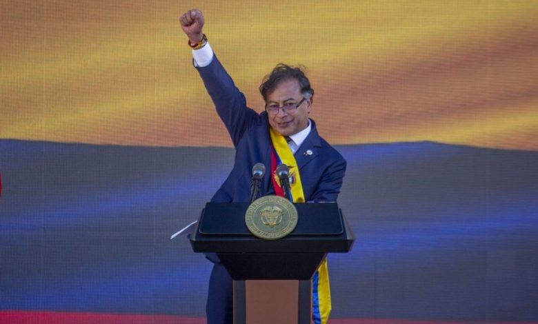 Photo of Así fue la toma de posesión de Gustavo Petro como presidente de Colombia