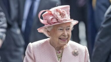 Photo of La reina Isabel II, está bajo supervisión médica en su residencia de Balmoral; la familia real se reúne allí