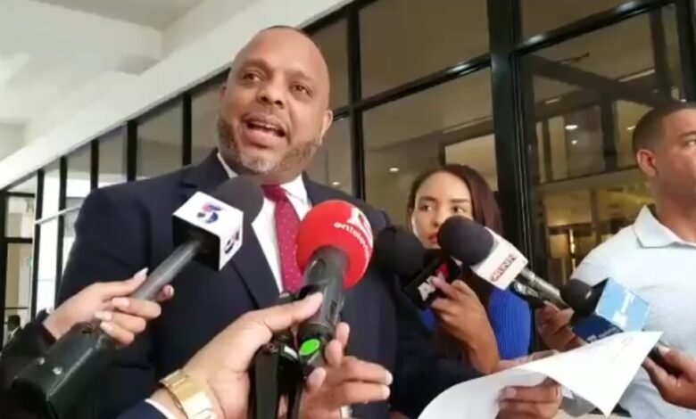 Photo of Diputado Luis Henríquez, llama al presidente Abinader a bajar los precios de los combustibles