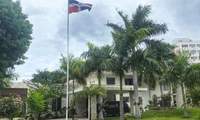 Photo of República Dominicana cierra su embajada y consulados en Haití