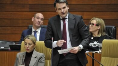 Photo of La Junta estudia si el pacto de menores migrantes de Gobierno y Junts perjudica a la región