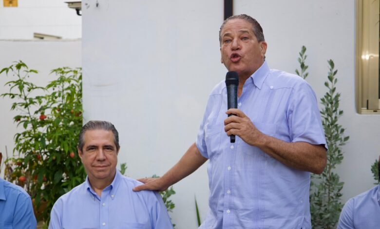 Photo of Carlito Pared Perez apoya a Francisco Javier
