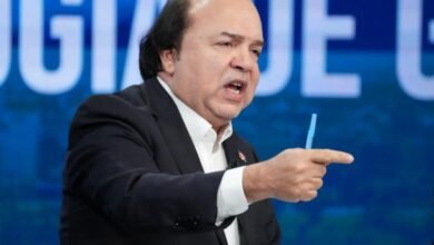 Photo of Vinicio Castillo acusa a Omar Fernández de “conspirar” contra Leonel y critica su falta de méritos políticos