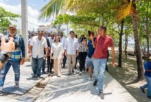 Photo of David Collado sorprende a obreros en el Malecón de Haina: “Si hay que meterle mano, ¡se le mete! Esto es para el pueblo”