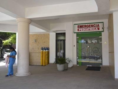 Photo of Niña en San Cristóbal permanece hospitalizada tras caer en alcantarilla