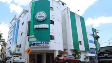 Photo of La adolescente que cayó en alcantarilla sigue en centro médico