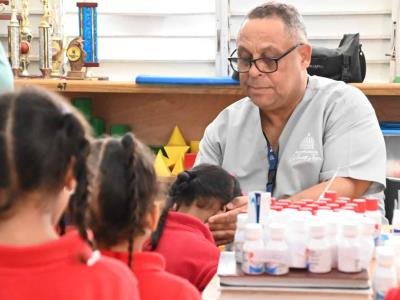 Photo of Inabie entrega de más de 63 mil medicamentos en las escuelas