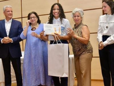 Photo of Fundación Macarrulla premia a ganadores concurso estudiantil
