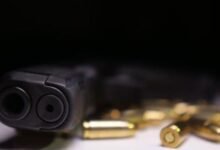 Photo of Dos hombres mueren tras presunto enfrentamiento con la Policía