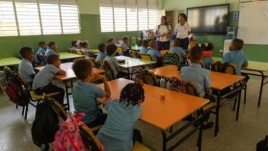 Photo of Con poca asistencia y en espera de uniformes inicio del año escolar