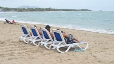 Photo of Bañistas cumplen medidas adoptadas por huracán Erir en Puerto Plata
