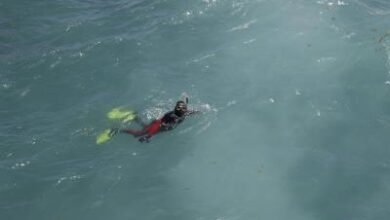 Photo of Vehículo cae al mar Caribe en la Autopista 30 de Mayo