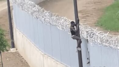 Photo of Haitianos continúan burlando muro fronterizo en Dajabón