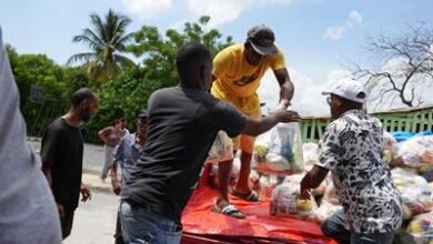 Photo of Refidomsa entrega alimentos a 300 familias afectadas por las lluvias