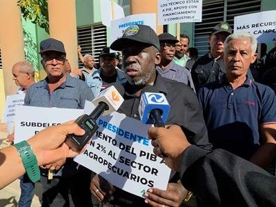 Photo of Agrónomos realizan paro por mejoras salariales
