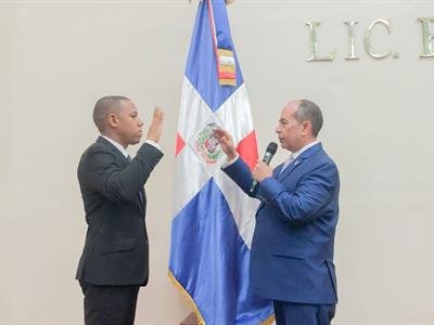 Photo of Concejo juramenta regidor del PRM en lugar de colega detenido en EEUU
