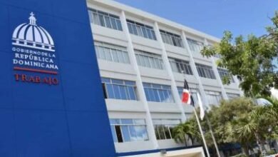 Photo of Llama a trabajadores a retomar sus labores, pero con precaución