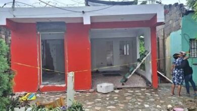 Photo of Mujer a punto de perder su vivienda por lluvias de Melissa