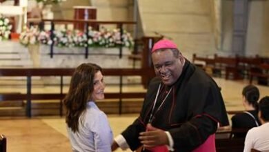 Photo of La embajadora de EE. UU. en RD visita basílica de Higüey