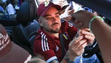 Photo of Venezolanos celebran la captura de Nicolás Maduro en Anacaona