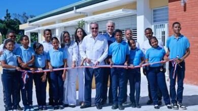 Photo of Abinader entrega 70 nuevas aulas en un día en Azua