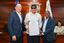 Photo of Santiago reconoce a Fernando Villalona como Hijo Adoptivo