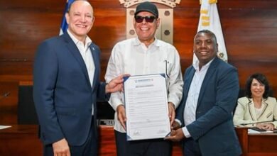 Photo of Santiago reconoce a Fernando Villalona como Hijo Adoptivo