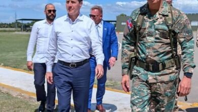 Photo of Senador de EE. UU. recorre el muro fronterizo en Dajabón