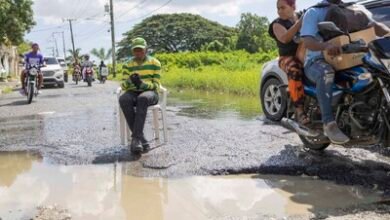 Photo of Desborde de solar baldío agrava problema vial en Sabana Perdida