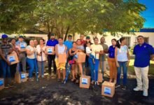 Photo of Donan kits de limpieza a afectados por inundaciones en Montellano