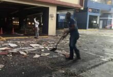 Photo of Fachada de Malecón Center se desprende y daña vehículos