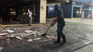 Photo of Fachada de Malecón Center se desprende y daña vehículos