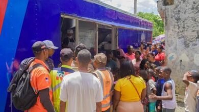 Photo of Gobierno entrega ayuda a afectados por lluvias en Villa Altagracia