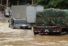 Photo of Defensa Civil advierte no cruzar ríos ni calles inundadas ante lluvias