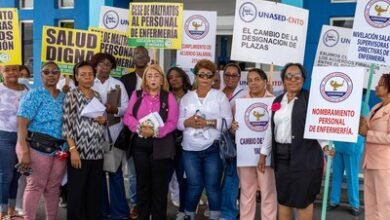 Photo of Enfermeras exigen firma de acuerdos para desistir del paro