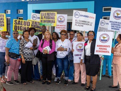 Photo of Enfermeras exigen firma de acuerdos para desistir del paro