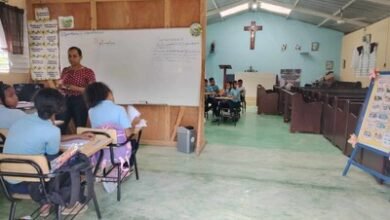Photo of Estudiantes tienen 4 años recibiendo clases en iglesia en Santiago