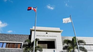 Photo of Denuncian supuestas bancas ilegales en los alrededores de Hacienda