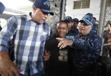 Photo of Hombre desciende del puente Duarte luego de operativo de rescate