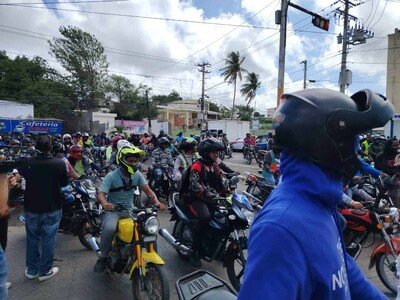 Photo of Motoconchistas se movilizan en Santiago por altos costos