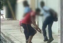Photo of Estudiantes con arma blanca en Verón alegan que era “un juego”