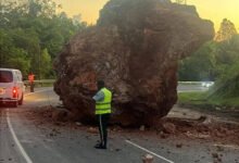 Photo of Roca de gran tamaño cae en la Autopista del Nordeste