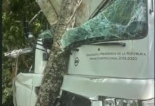 Photo of Tres estudiantes y conductor heridos en accidente de autobús escolar